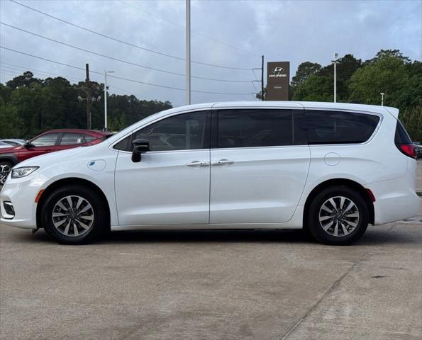 2024 Chrysler Pacifica Hybrid Select