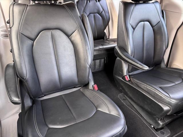 2024 Chrysler Pacifica Hybrid Select