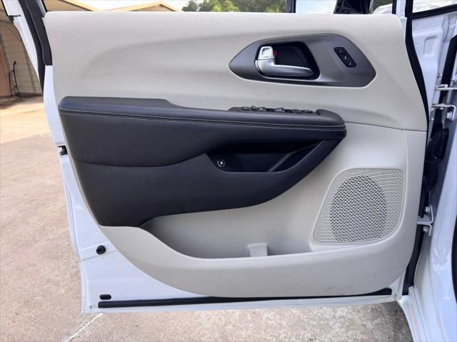 2024 Chrysler Pacifica Hybrid Select