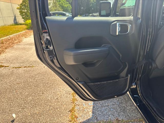 2025 Jeep Wrangler 4-Door Summit 4x4