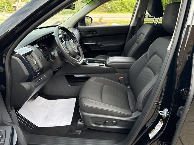 2025 Nissan Pathfinder SV 4WD