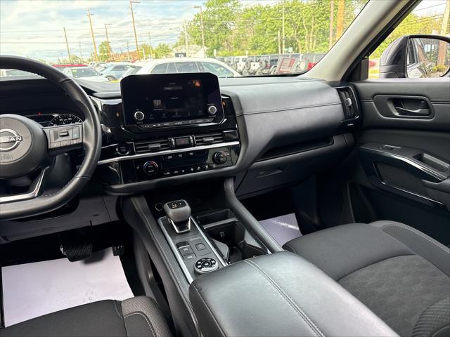 2025 Nissan Pathfinder SV 4WD
