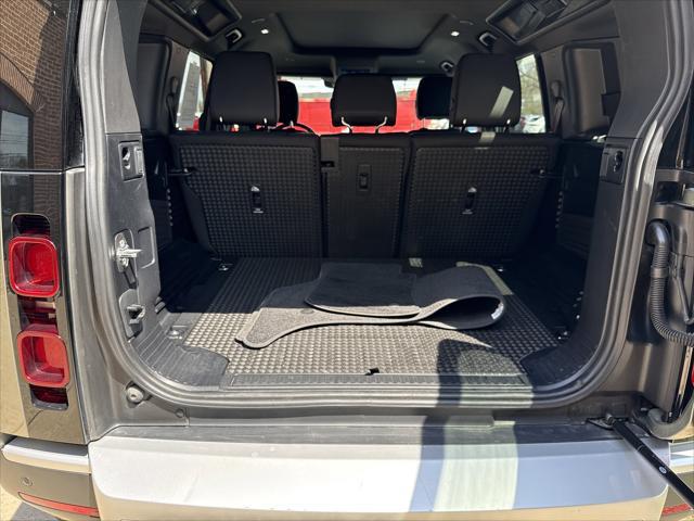 2025 Land Rover Defender 110 P300