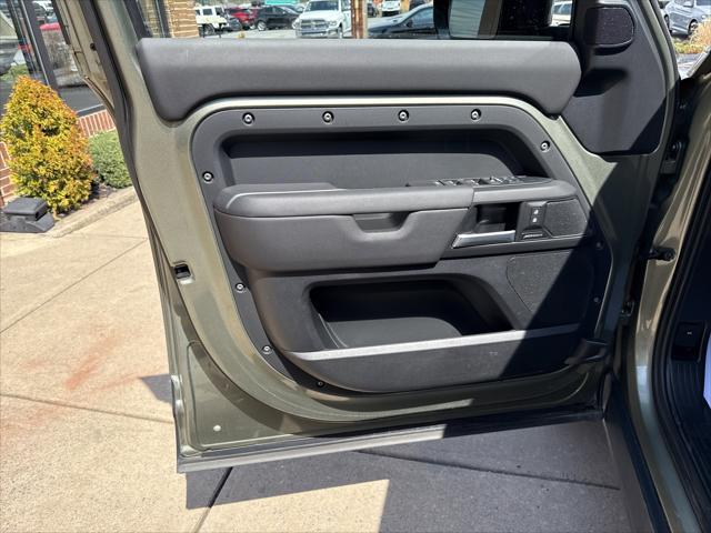 2025 Land Rover Defender 110 P300