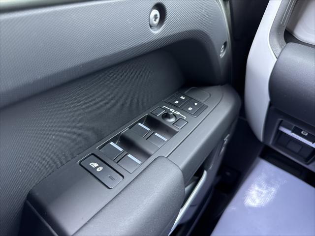 2025 Land Rover Defender 110 P300