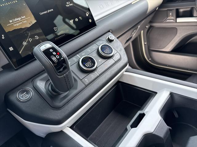 2025 Land Rover Defender 110 P300