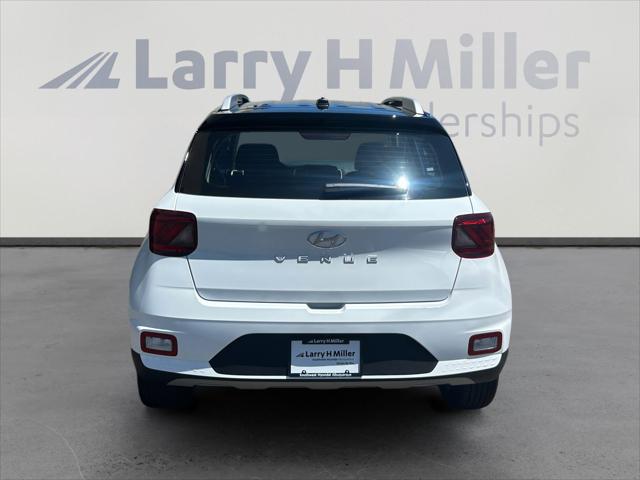 2026 Hyundai Venue SEL w/Two-Tone Roof
