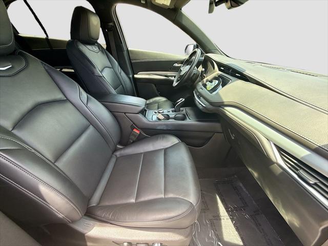 2023 Cadillac XT4 FWD Premium Luxury