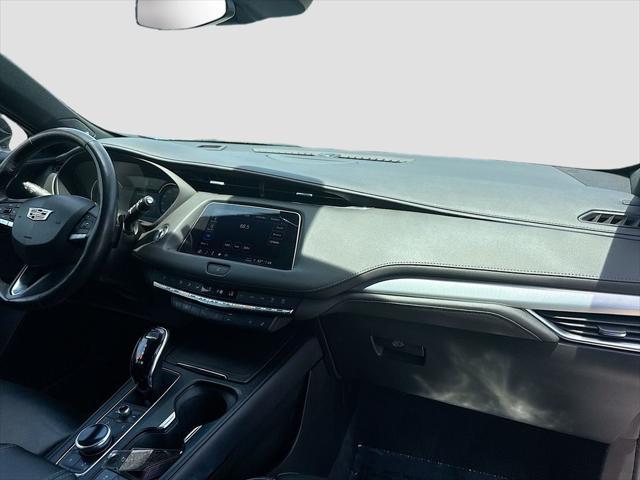 2023 Cadillac XT4 FWD Premium Luxury