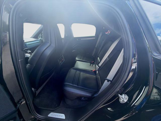 2023 Porsche Cayenne Platinum Edition