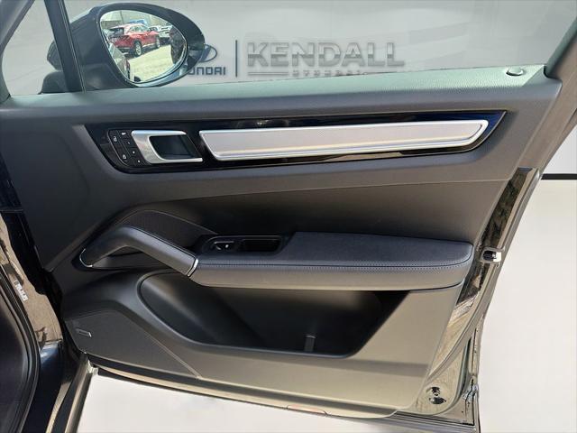 2023 Porsche Cayenne Platinum Edition