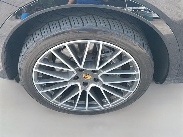 2023 Porsche Cayenne Platinum Edition