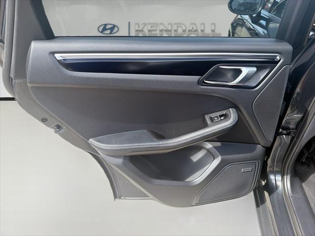 2023 Porsche Macan Base