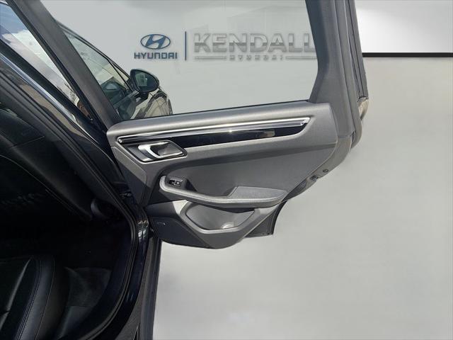 2023 Porsche Macan Base