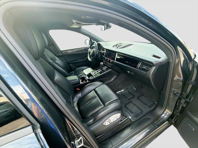 2023 Porsche Macan Base