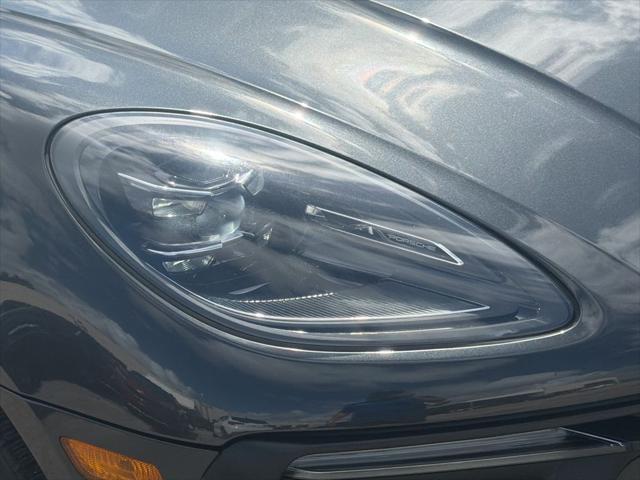 2023 Porsche Macan Base