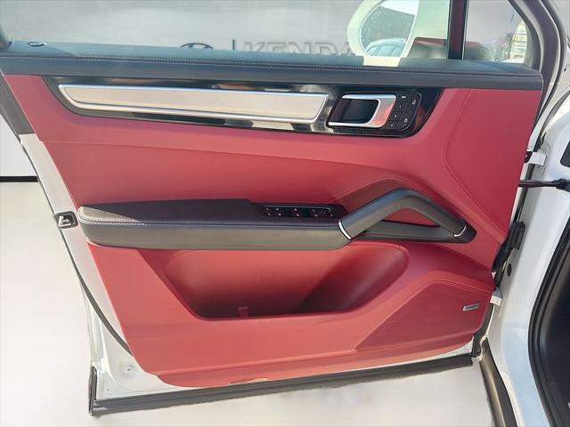 2023 Porsche Cayenne Platinum Edition