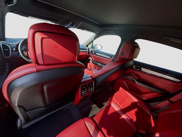 2023 Porsche Cayenne Platinum Edition