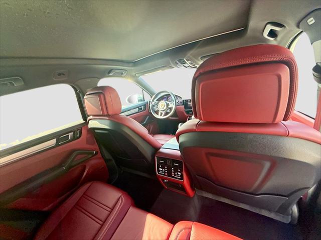 2023 Porsche Cayenne Platinum Edition