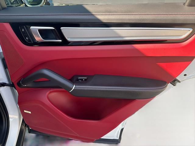 2023 Porsche Cayenne Platinum Edition