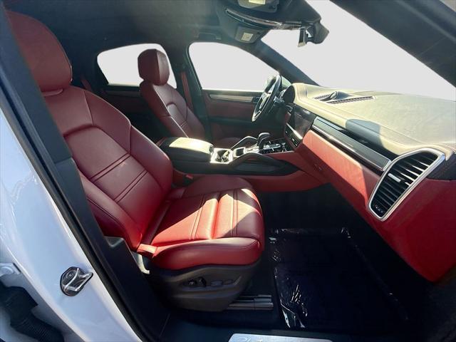 2023 Porsche Cayenne Platinum Edition