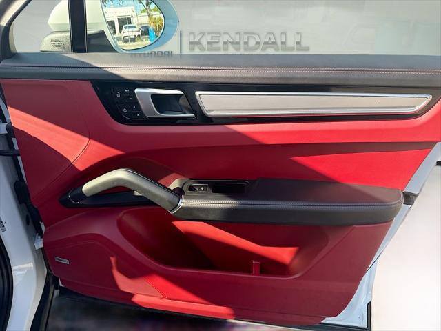 2023 Porsche Cayenne Platinum Edition
