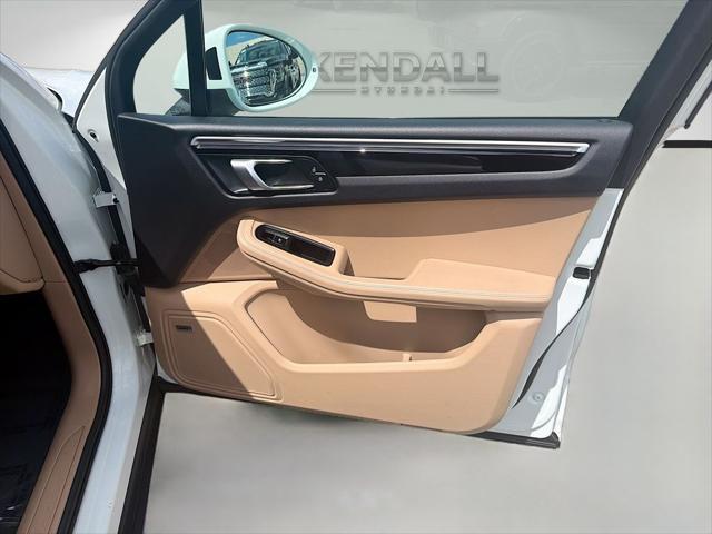 2021 Porsche Macan Base