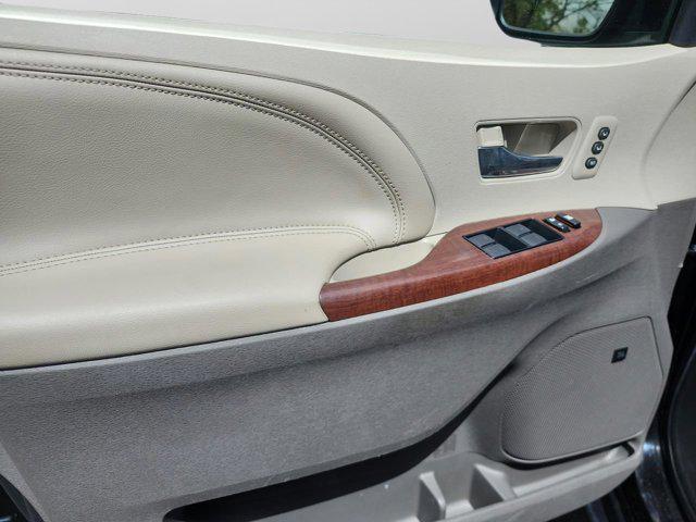 2014 Toyota Sienna Limited V6 7 Passenger