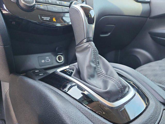 2022 Nissan Rogue Sport SV FWD Xtronic CVT