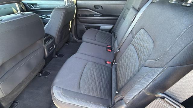 2024 Nissan Pathfinder SV FWD