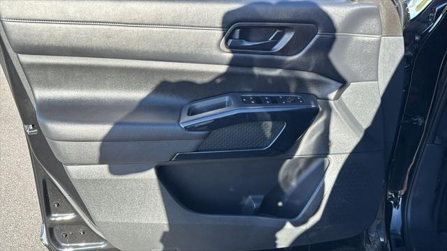2024 Nissan Pathfinder SV FWD