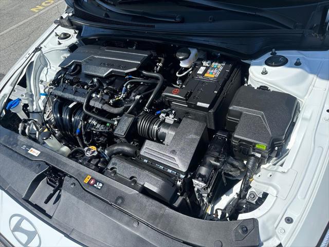 2025 Hyundai Elantra SE