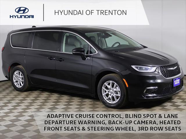 2023 Chrysler Pacifica Touring L for sale in EWING, NJ
