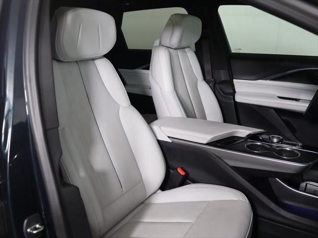 2024 Cadillac iQ Luxury w/1SC