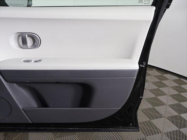 2022 Hyundai IONIQ 5 SE Standard Range