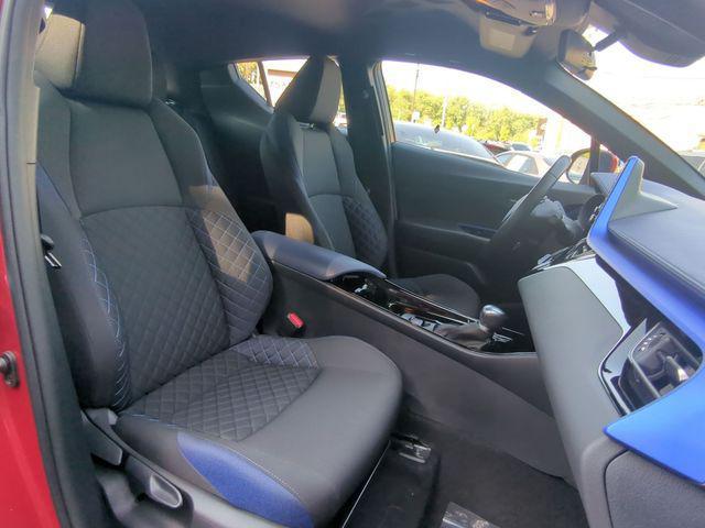 2022 Toyota C-HR XLE