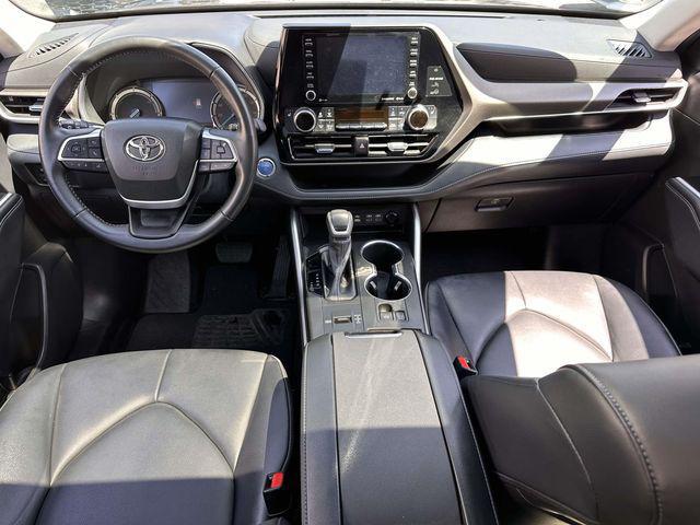 2022 Toyota Highlander Hybrid XLE