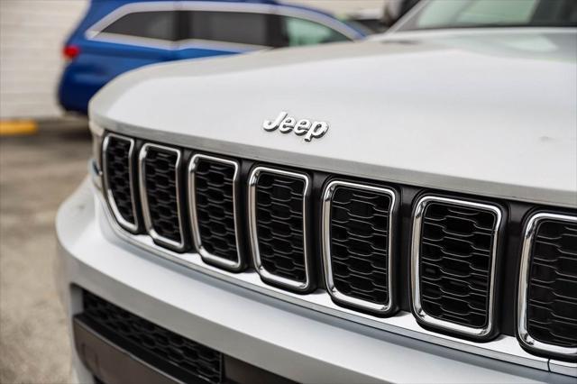 2023 Jeep Grand Cherokee L Laredo 4x4