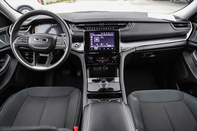 2023 Jeep Grand Cherokee L Laredo 4x4