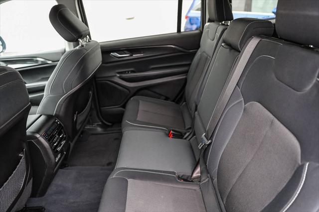 2023 Jeep Grand Cherokee L Laredo 4x4