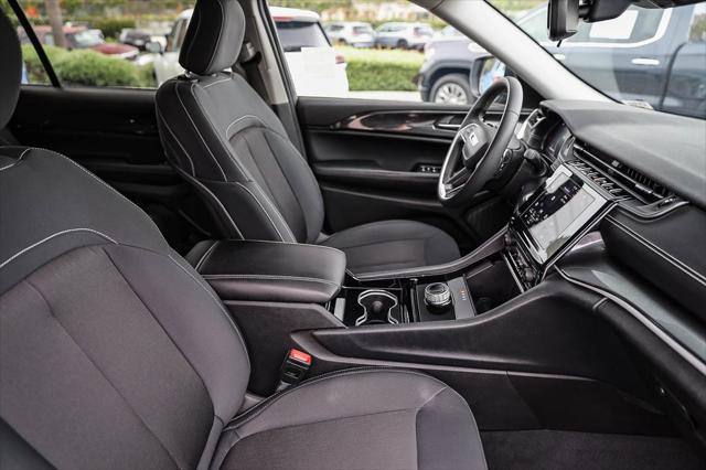 2023 Jeep Grand Cherokee L Laredo 4x4