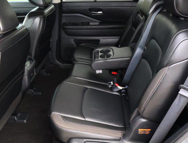 2024 Nissan Pathfinder SL FWD