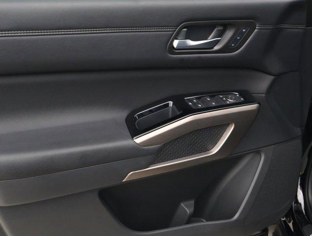 2025 Nissan Pathfinder Platinum FWD