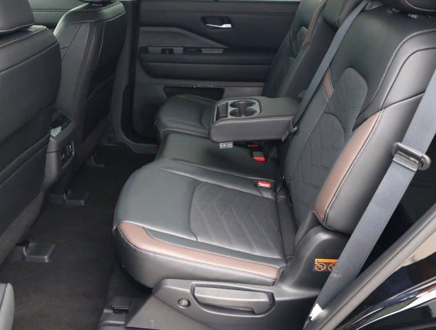 2025 Nissan Pathfinder Platinum FWD
