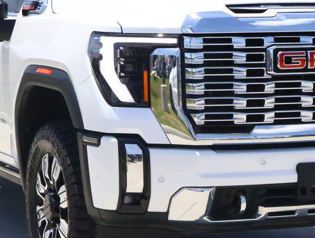 2024 GMC Sierra 2500HD 4WD Crew Cab Standard Bed Denali