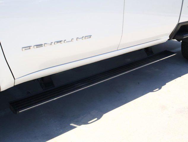 2024 GMC Sierra 2500HD 4WD Crew Cab Standard Bed Denali
