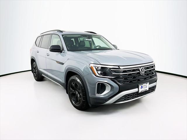 2024 Volkswagen Atlas 2.0T Peak Edition SE w/Technology for sale in MADISON, WI