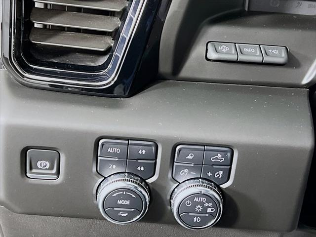 2025 GMC Sierra 1500 4WD Crew Cab Short Box AT4