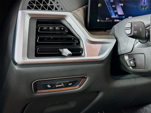 2024 BMW X7 M60i