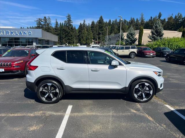 2021 Volvo XC40 T5 Momentum